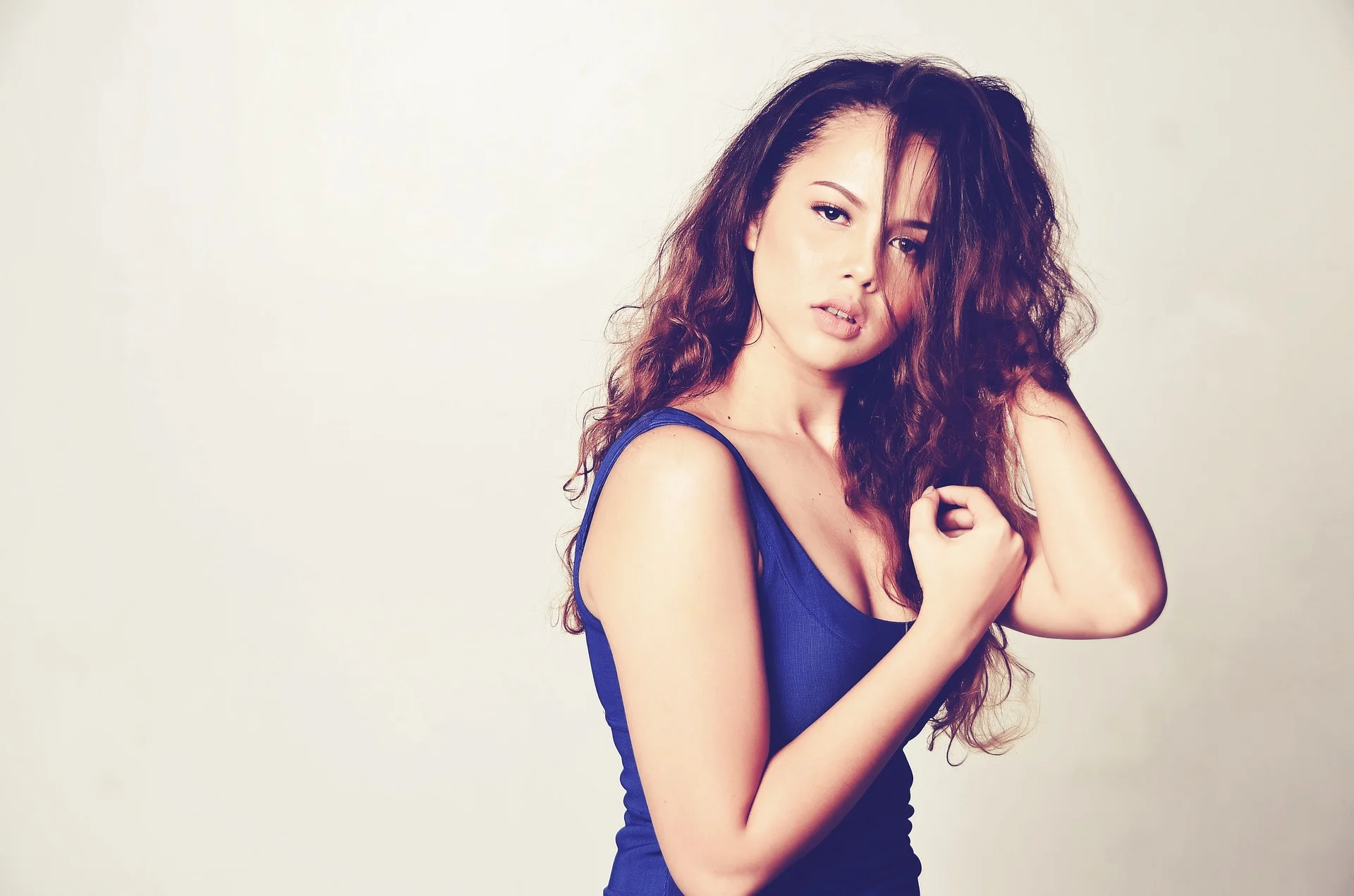 Что делать, если волосы сильно пушатся – боремся с эффектом одуванчика